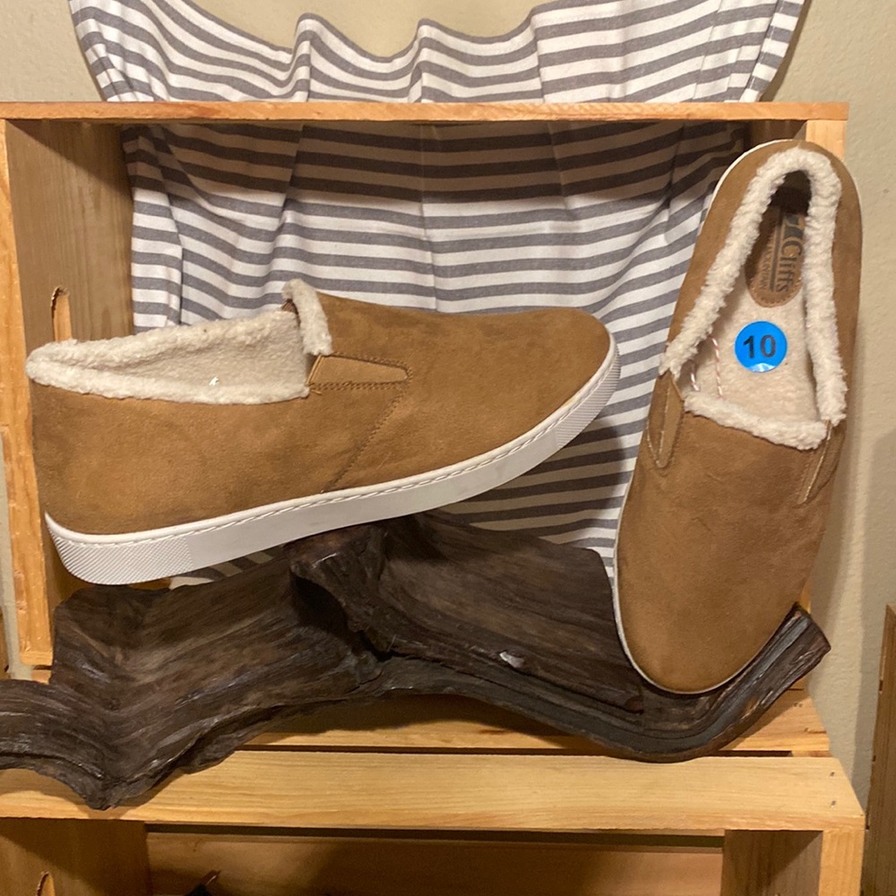 #94 Cliffs by White Mountains Slippers - Size 10W, Tan & Cream